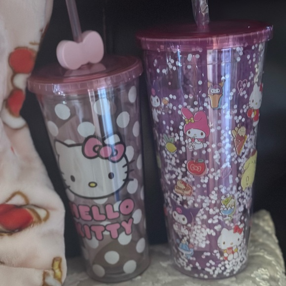 BNWT Hello Kitty blanket and tumbler set. Super adorable 🎀 - Picture 3 of 5
